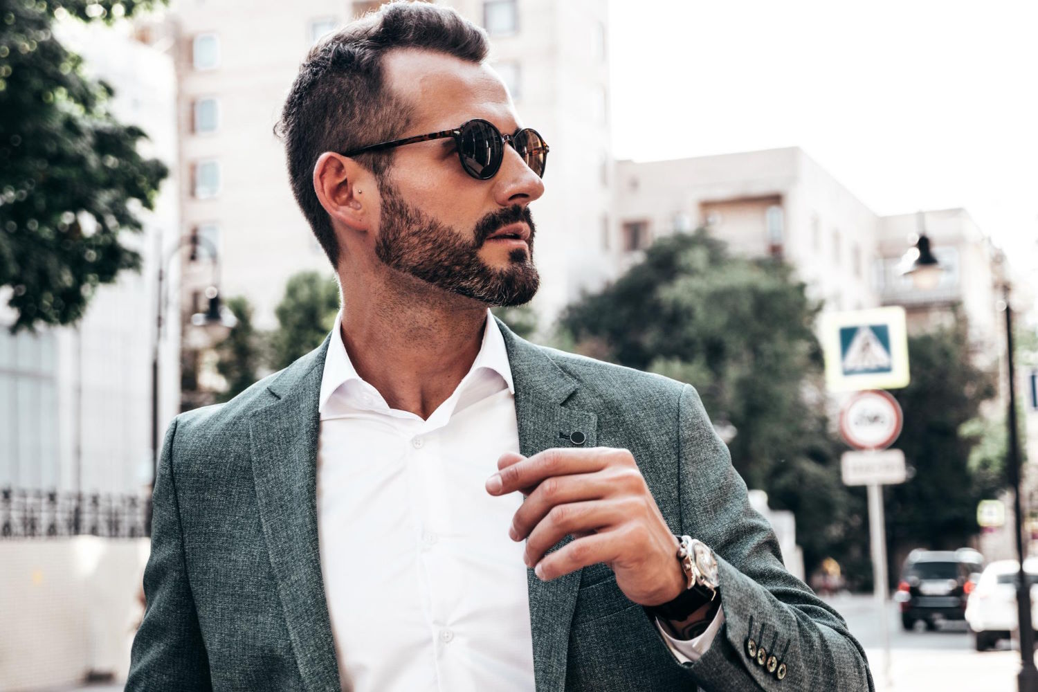 Luksus i styl na oczach mężczyzn – Przedstawiamy kolekcję markowych okularów przeciwsłonecznych Versace